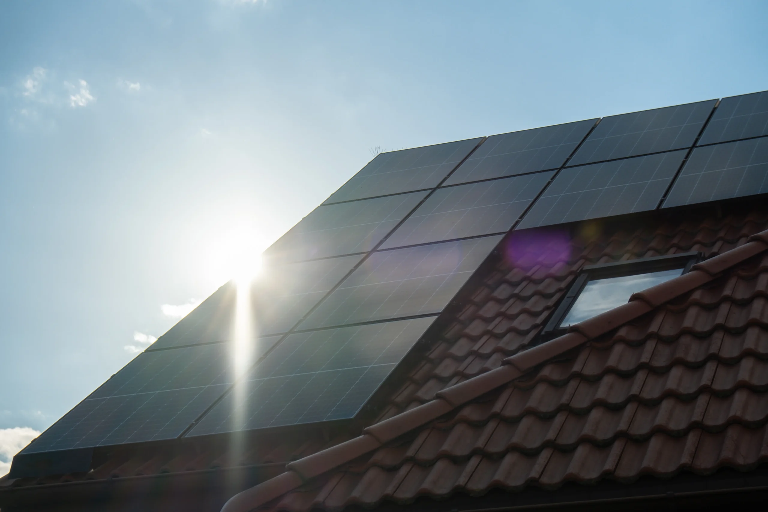 new ecologic house with solar panels alternative t 2023 05 10 15 26 40 utc scaled terra-energys.de